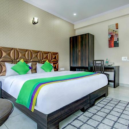 Treebo Trend Blooms Premium Hotell Gurgaon Eksteriør bilde