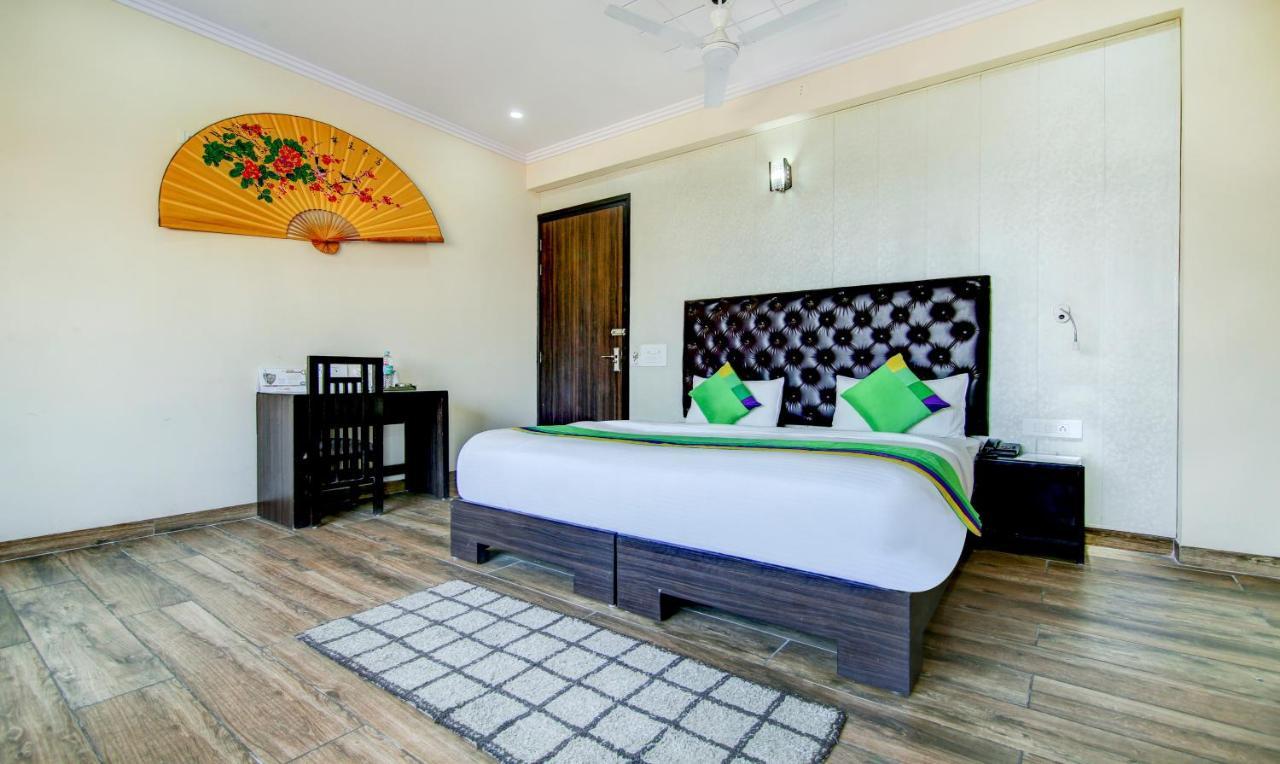 Treebo Trend Blooms Premium Hotell Gurgaon Eksteriør bilde