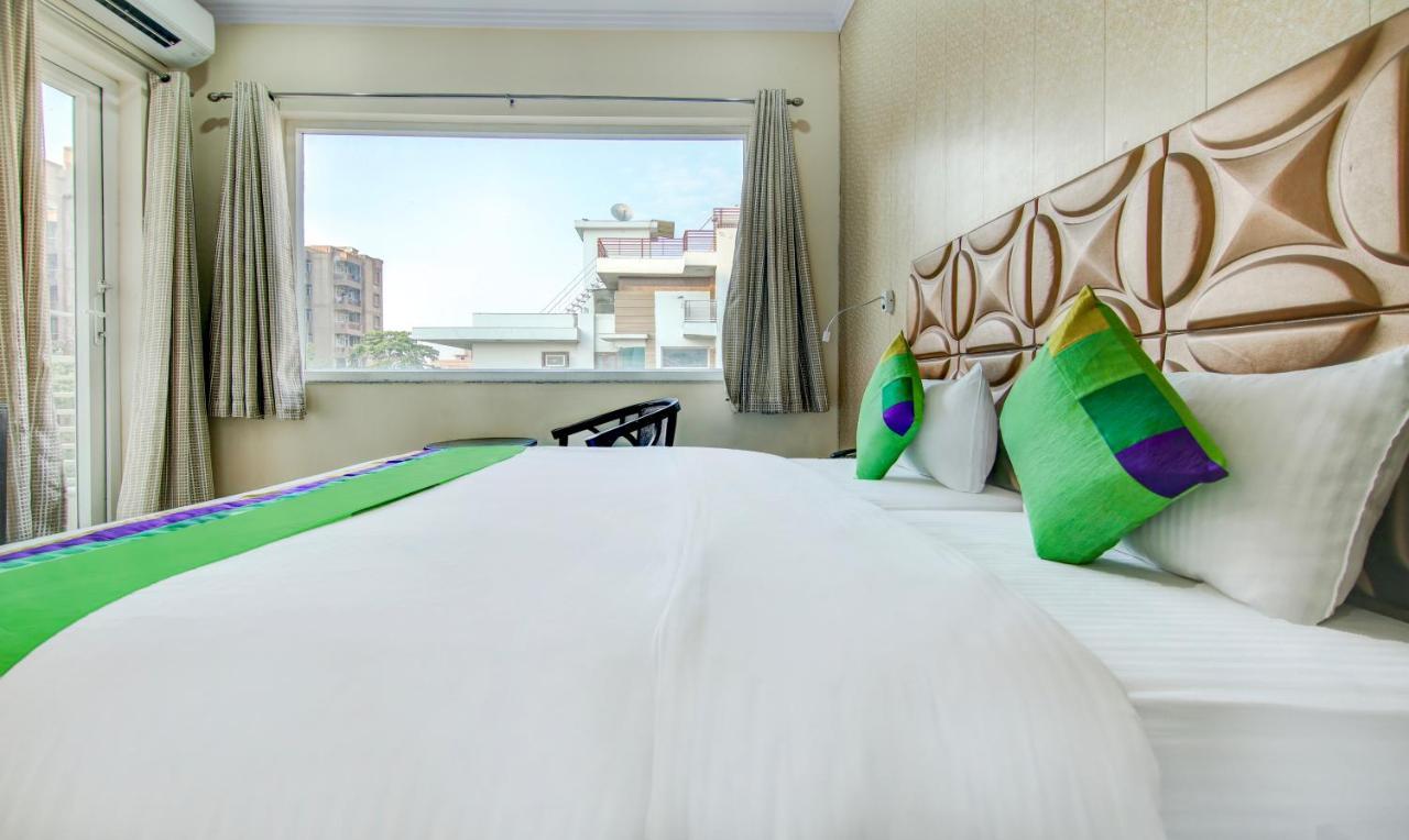 Treebo Trend Blooms Premium Hotell Gurgaon Eksteriør bilde