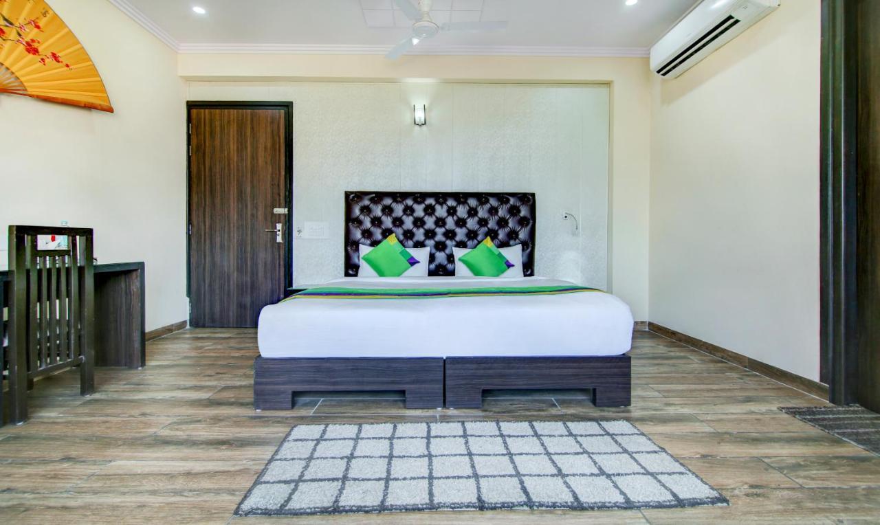 Treebo Trend Blooms Premium Hotell Gurgaon Eksteriør bilde
